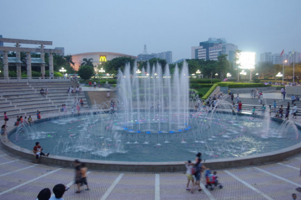 重庆亲亲里广场音乐喷泉